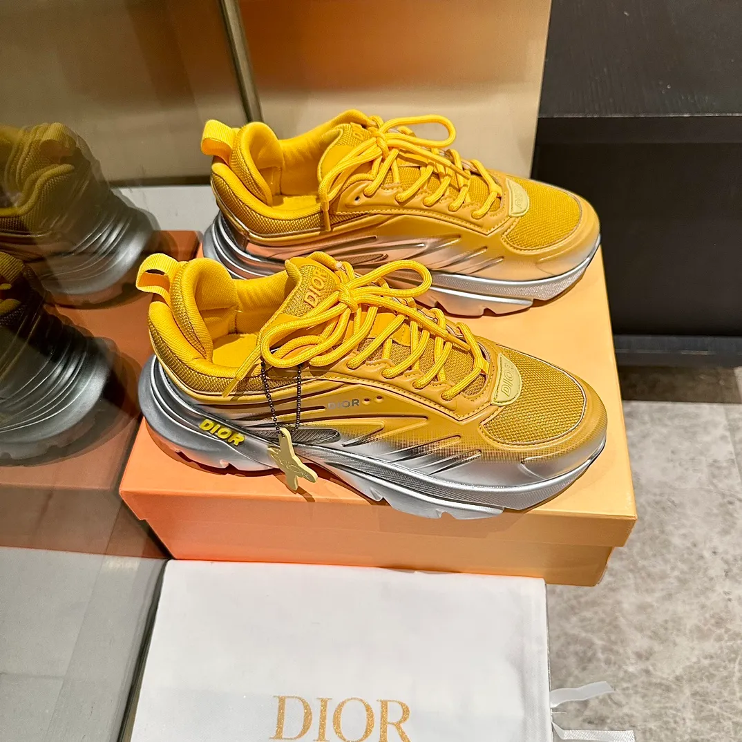 p680🐮🐮New to the Dior collection, these C'est Dior sneakers make a bold and stylish statement. Carefully crafted, the letters C and D are displayed on the sides of the upper for style, and the details add a touch of elegance. The lightweight two-tone Dior sole offers exceptional comfort and sporty appeal. Can add a stylish touch to any casual look. Christian Dior Paris signature on the tongue and sole. Two-tone notches feature Christian Dior's lucky star symbol. Women’s size 35-40, men’s size 38-45